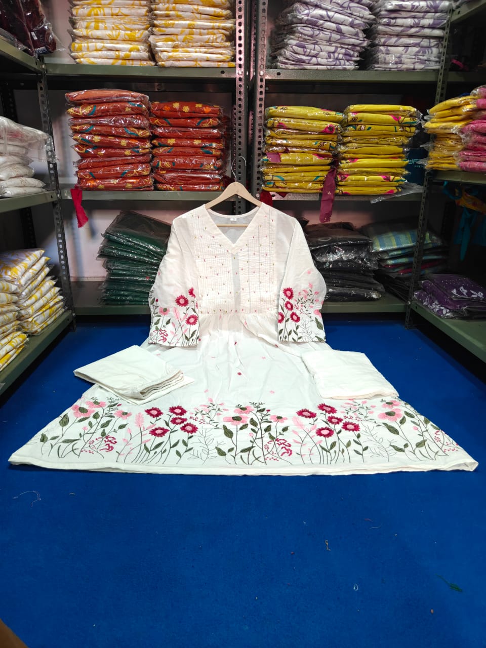 NEW LAUNVH